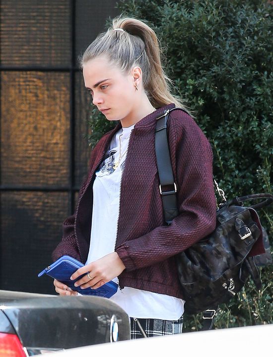 Harry Styles pocałuje Carę Delevingne? (FOTO)