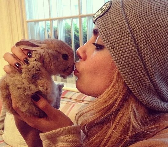 Cara Delevingne jest w ciąży? (FOTO) Cara Delevingne jest w ciąży? (FOTO)