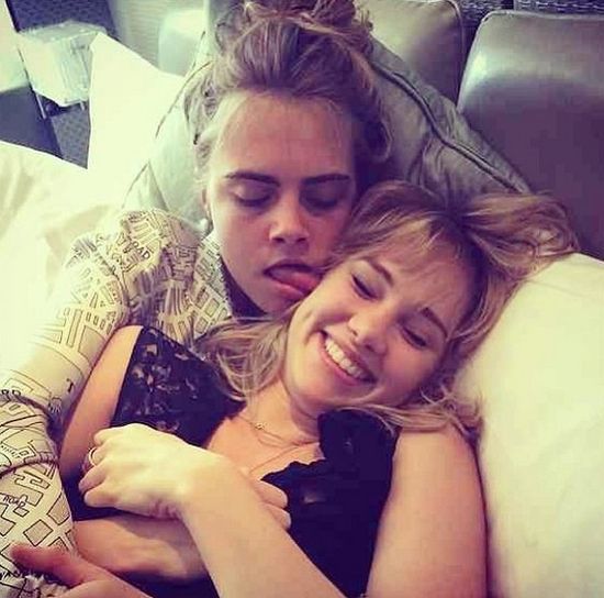 Cara Delevingne dobiera się do Suki Waterhouse (FOTO)