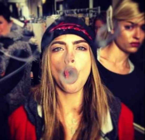 Cara Delevingne jak chce, potrafi być seksowna (FOTO)