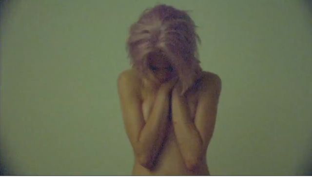 Chcecie zobaczyć Carę Delevingne nago? (VIDEO)  