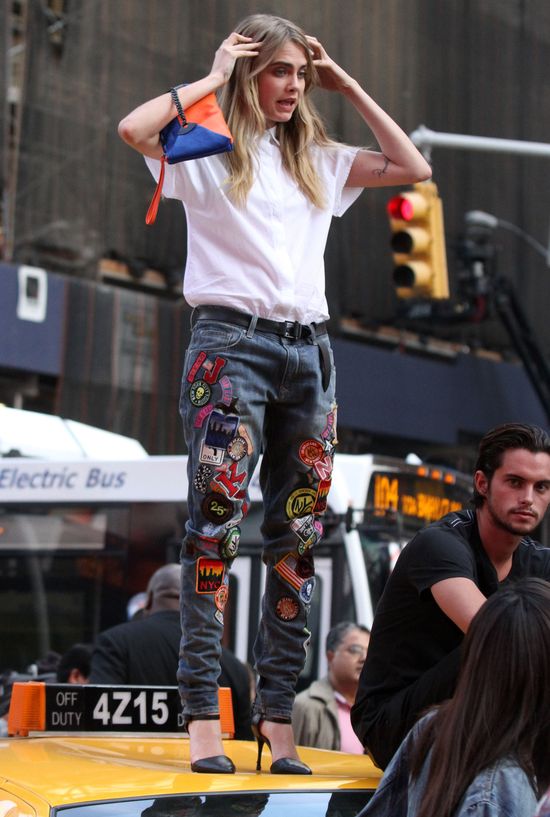 Cara Delevinge zrobiła zamieszanie na Mantattanie (FOTO) Cara Delevinge zrobiła zamieszanie na Mantattanie (FOTO)