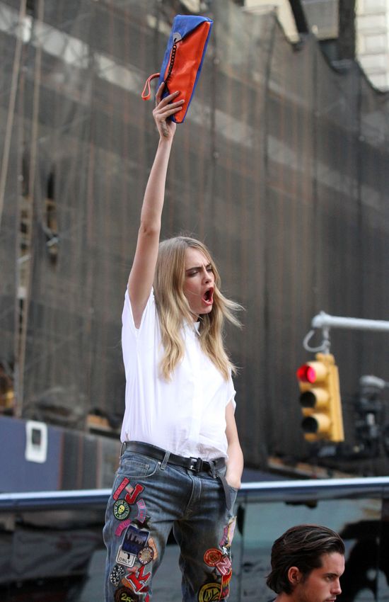 Cara Delevinge zrobiła zamieszanie na Mantattanie (FOTO) Cara Delevinge zrobiła zamieszanie na Mantattanie (FOTO)