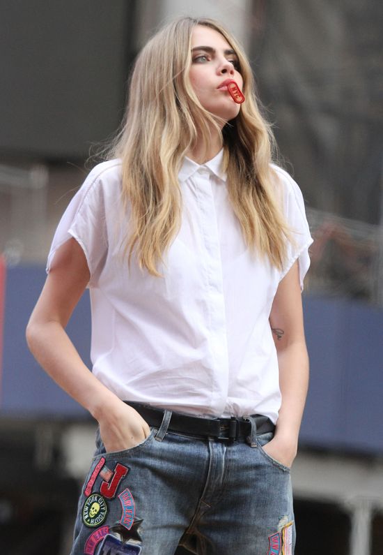 Cara Delevinge zrobiła zamieszanie na Mantattanie (FOTO) Cara Delevinge zrobiła zamieszanie na Mantattanie (FOTO)
