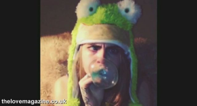 Cara Delevingne przygotowała nietypowe życzenia (VIDEO)