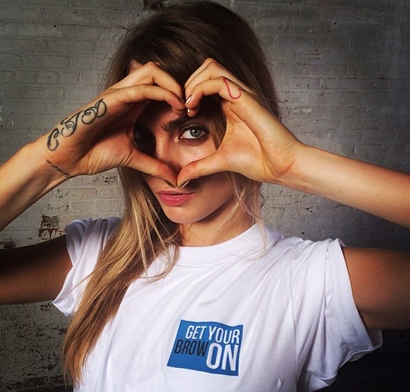 Selena Gomez imprezuje teraz z Carą Delevingne (FOTO)