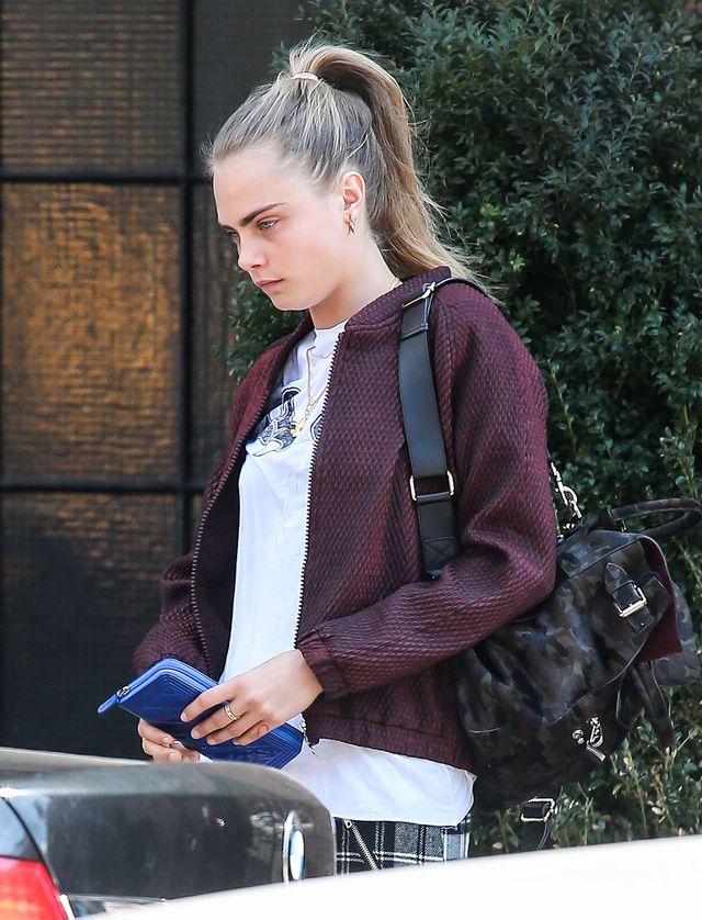 Cara Delevingne bez swoich słynnych brwi (FOTO) Cara Delevingne bez swoich słynnych brwi (FOTO)