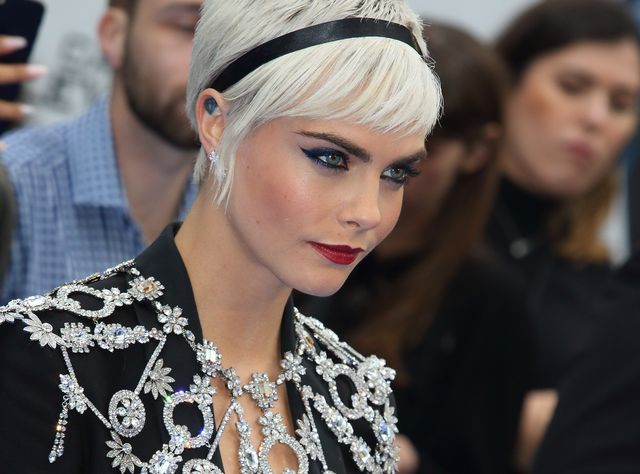 BOSKI MEM - Cara Delevingne patrzy na wielki biust Rihanny (ZDJĘCIA)