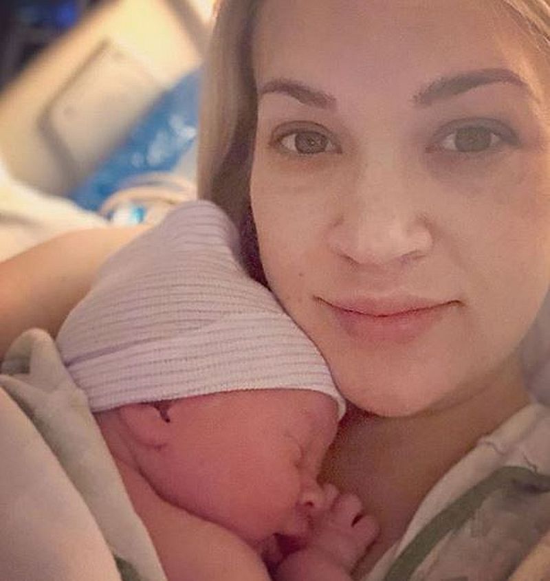Carrie Underwood urodziła - pokazała zdjęcia maluszka