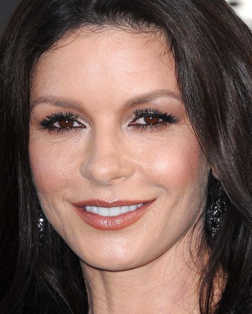 Szykowna mama Catherine Zeta-Jones (FOTO)