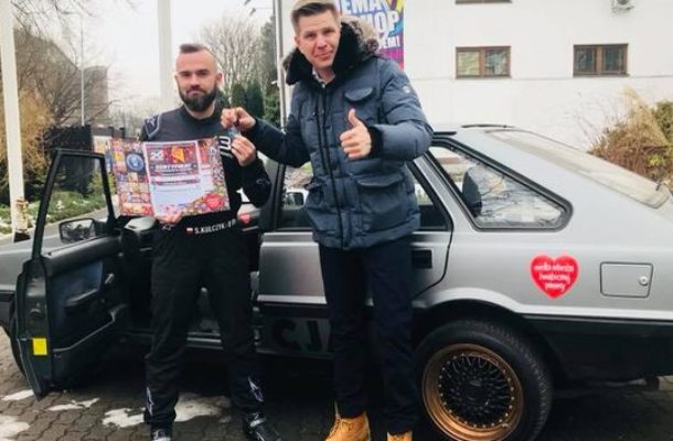Poznajecie? Typowy polski Seba – to ON wylicytował poloneza Filipa Chajzera