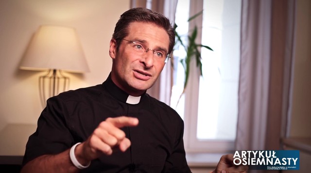 Watykan: Ksiądz Krzysztof Charamsa musi opuścić miejsce prac