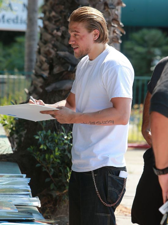 Charlie Hunnam zatrudnił ochroniarzy