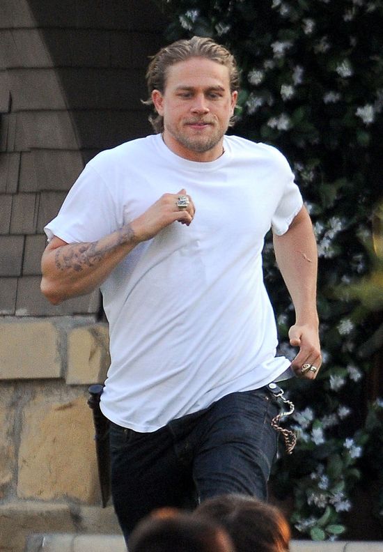 Charlie Hunnam zatrudnił ochroniarzy