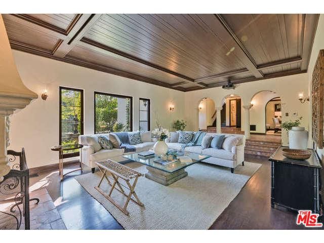 Właścicel najpięknijeszej pupy w Hollywood kupił nowy dom 