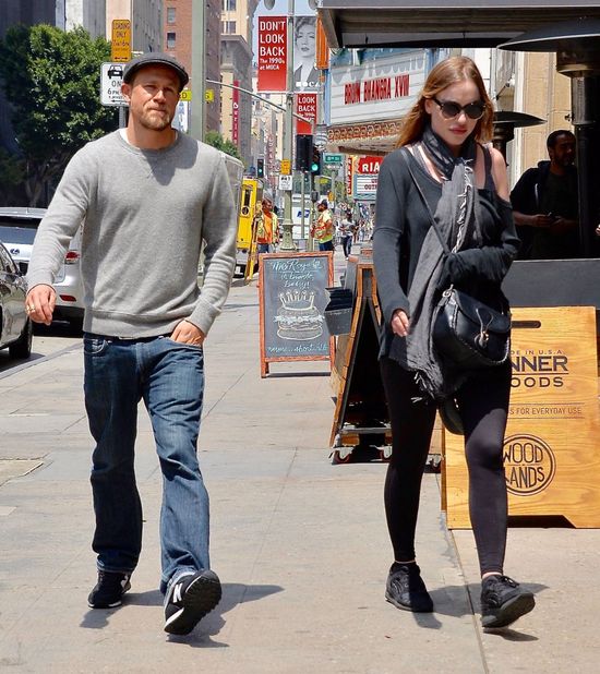 Charlie Hunnam miał zostać Christianem Greyem. Nie zgodziła się ONA