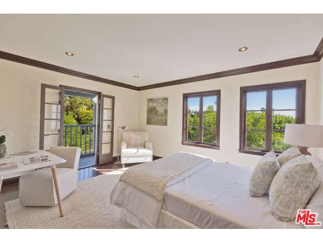 Właścicel najpięknijeszej pupy w Hollywood kupił nowy dom 