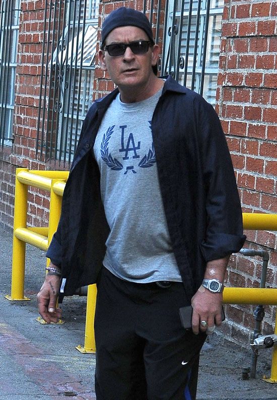 Charlie Sheen celowo zarażał HIV-em?
