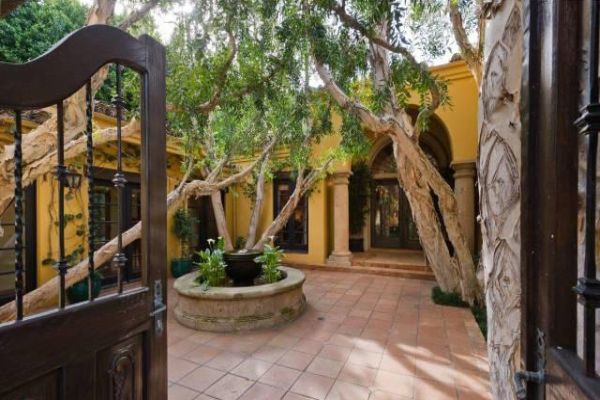 Charlie Sheen ma problem ze sprzedażą mieszkania (FOTO)