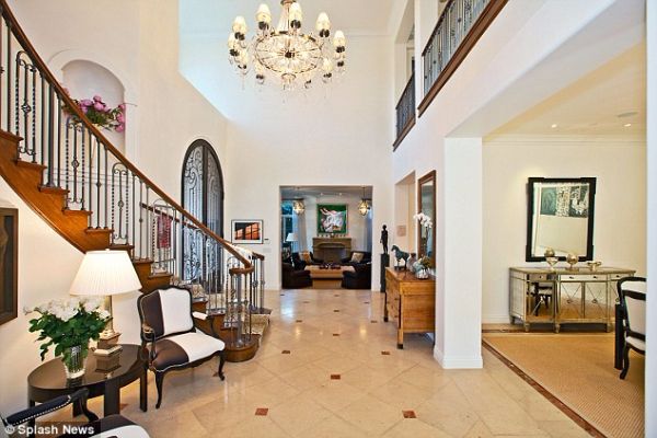 Charlie Sheen ma problem ze sprzedażą mieszkania (FOTO)