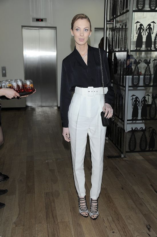 Czy Charlize Mystery wie, co na siebie zakłada? (FOTO)