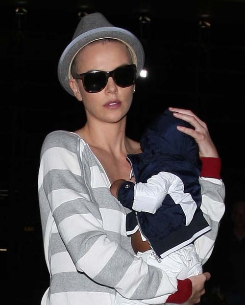 Charlize Theron nową fryzurę chowa pod kapeluszem (FOTO) Charlize Theron nową fryzurę chowa pod kapeluszem (FOTO)