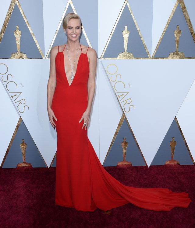 Mężczyzna nie jest potrzebny, by świeciła pełnym blaskiem Mężczyzna nie jest potrzebny, by świeciła pełnym blaskiem