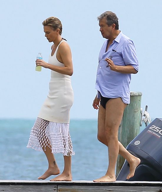 Charlize Theron na planie gorącej sesji zdjęciowej (FOTO)