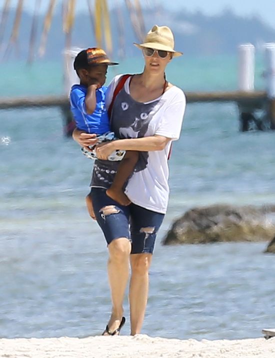 Charlize Theron na planie gorącej sesji zdjęciowej (FOTO) Charlize Theron na planie gorącej sesji zdjęciowej (FOTO)