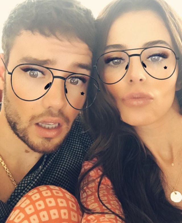 Cheryl pokazuje umięśniony brzuch zaledwie 5 miesięcy PO PORODZIE! Cheryl pokazuje umięśniony brzuch zaledwie 5 miesięcy PO PORODZIE!