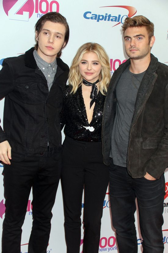 Syrenka w apaszce z... drutem kolczastym (FOTO)