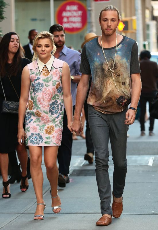 Z kim Chloe Moretz idzie za rękę? (FOTO)
