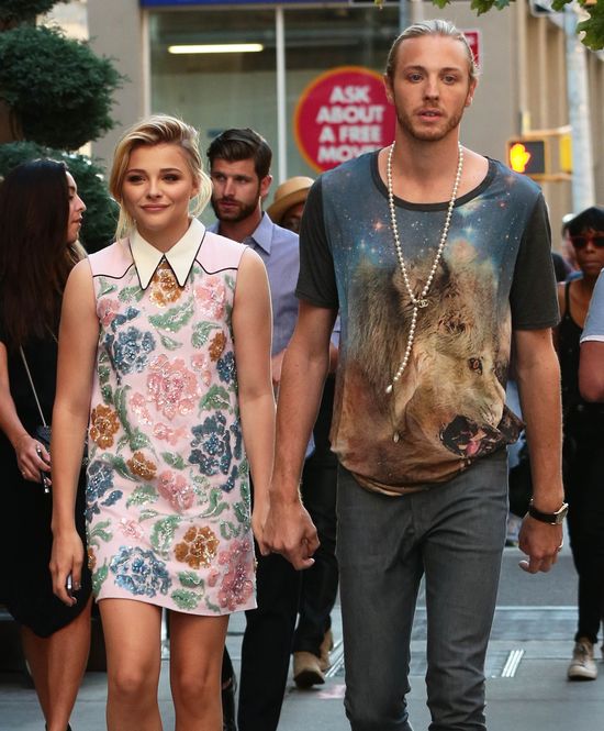 Z kim Chloe Moretz idzie za rękę? (FOTO)