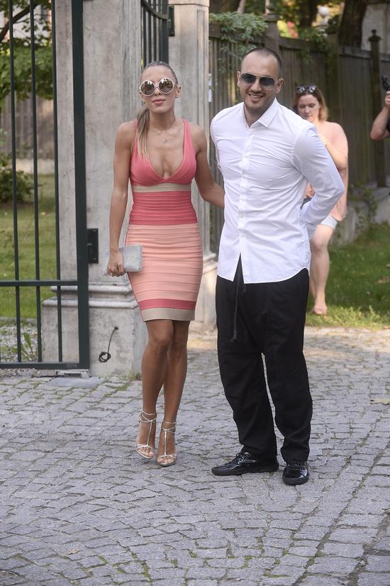 Ewa Chodakowska skradła show podczas ślubu Małgorzaty Rozenek? (FOTO) Ewa Chodakowska skradła show podczas ślubu Małgorzaty Rozenek? (FOTO)