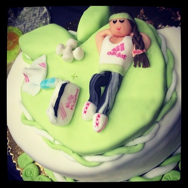 Ewa Chodakowska obsypana... tortami (FOTO)