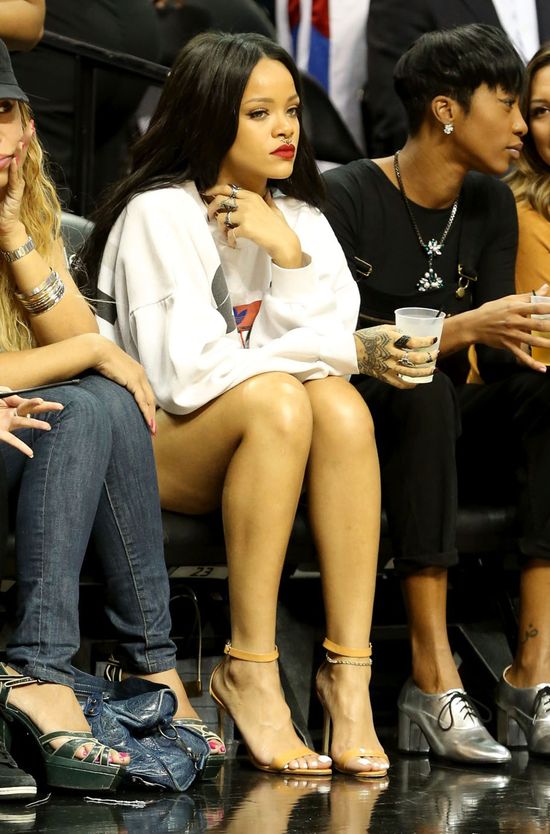Rihanna i Chris Brown spotkali się na meczu (FOTO)