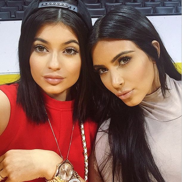 Chris Brown przeprasza Jennerki Chris Brown przeprasza Jennerki