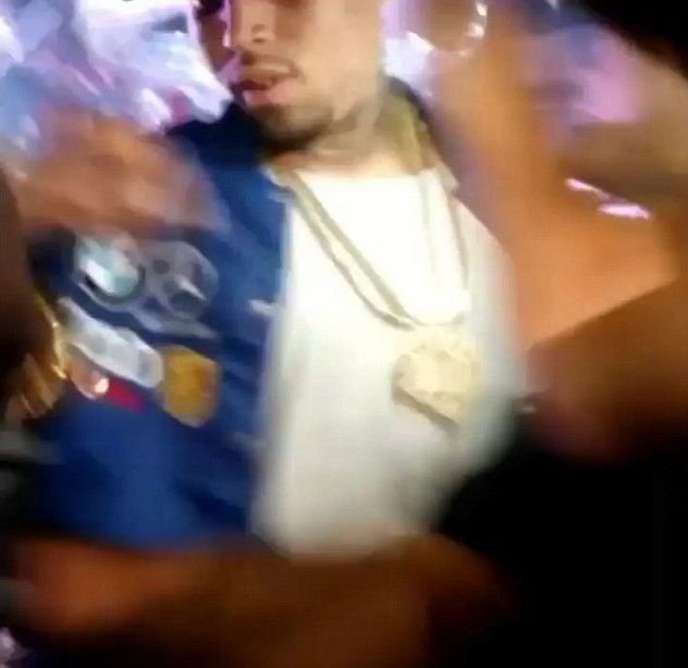 Chris Brown uderzył kobietę w klubie! (VIDEO) Chris Brown uderzył kobietę w klubie! (VIDEO)