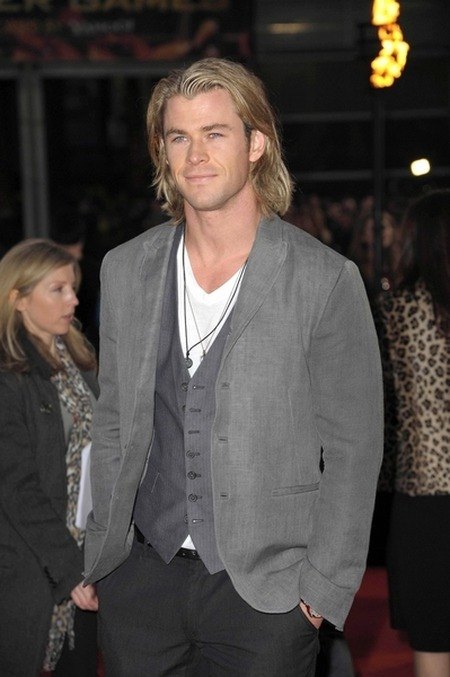 Jakiego Chrisa Hemswortha wolicie - na luzie czy stylowego? 