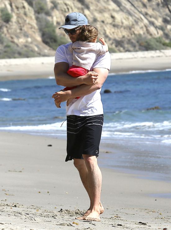 Chris Hemsworth - tatuś idealny? (FOTO)