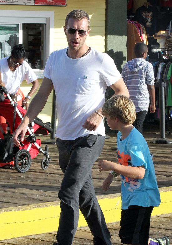 Chris Martin spędza czas z dziećmi (FOTO)