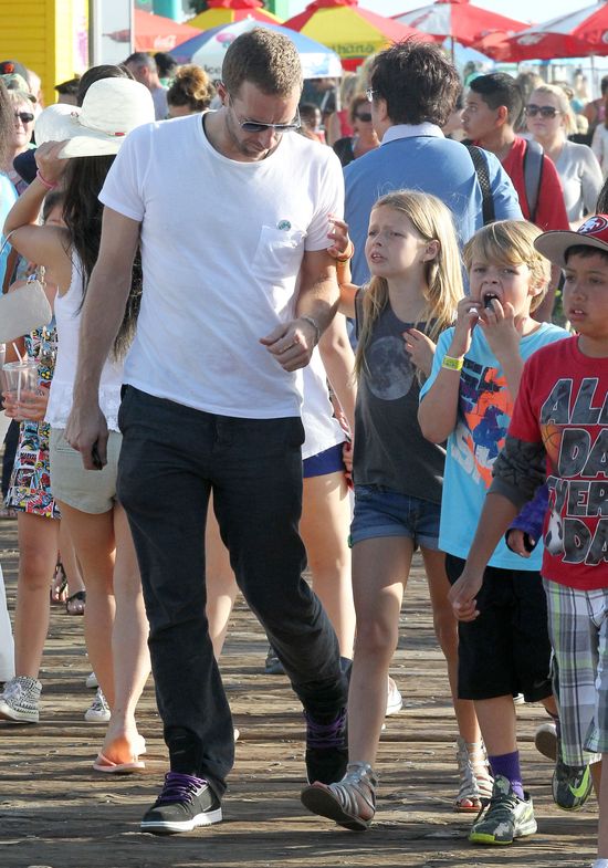 Chris Martin spędza czas z dziećmi (FOTO) Chris Martin spędza czas z dziećmi (FOTO)