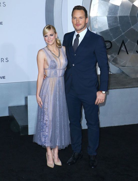 Wystarczyło kilka wyjść z JLaw i Chris Pratt nie opuszcza domu bez żony