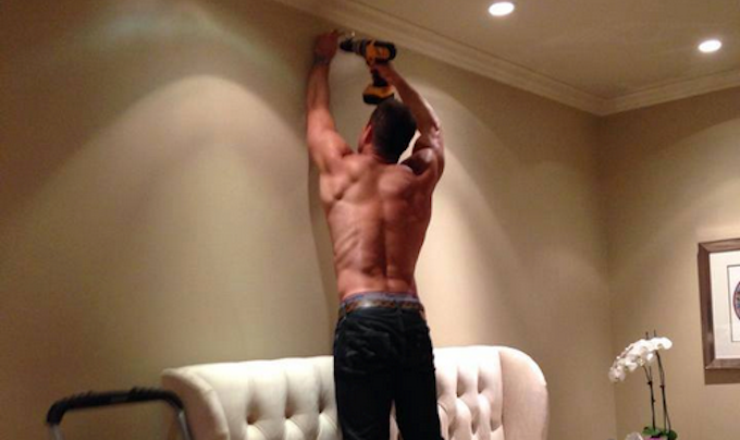 Po przystojnym więźniu przyszedł czas na gorącego policjanta