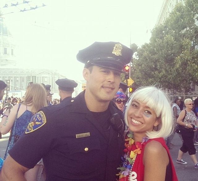 Po przystojnym więźniu przyszedł czas na gorącego policjanta