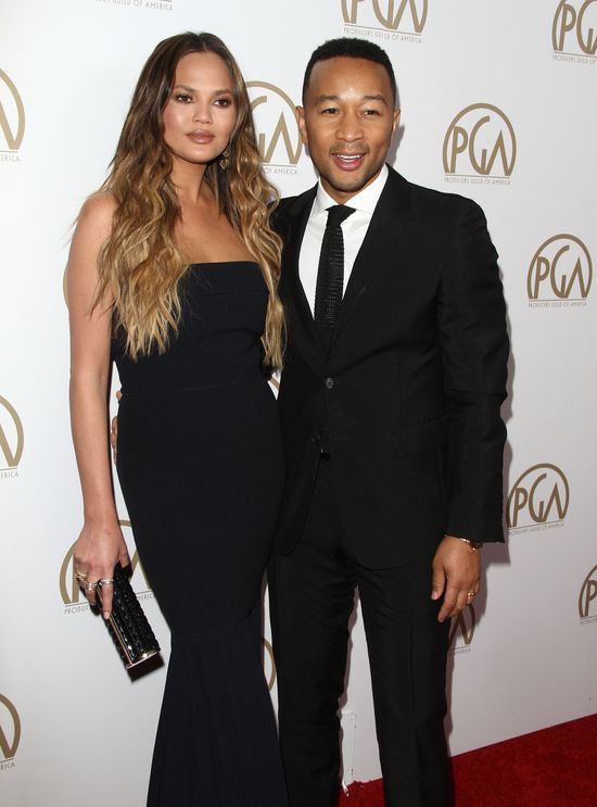 Druga ciąża Chrissy Teigen wzbudziła więcej kontrowersji niż pierwsza Druga ciąża Chrissy Teigen wzbudziła więcej kontrowersji niż pierwsza