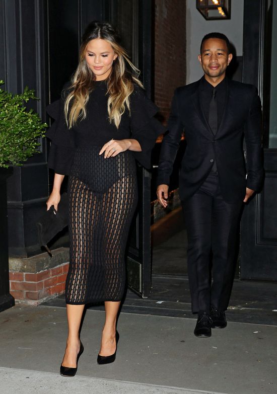 Chrissy Teigen założyła bardzo odważny zestaw (FOTO) Chrissy Teigen założyła bardzo odważny zestaw (FOTO)