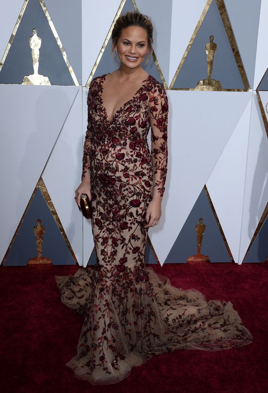 Jak Chrissy Teigen zrzuciła pociążowe kilogramy?