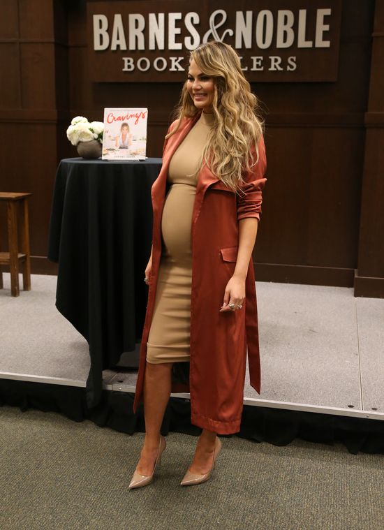 Jak Chrissy Teigen zrzuciła pociążowe kilogramy?