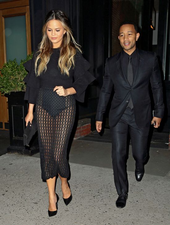 Chrissy Teigen założyła bardzo odważny zestaw (FOTO) Chrissy Teigen założyła bardzo odważny zestaw (FOTO)